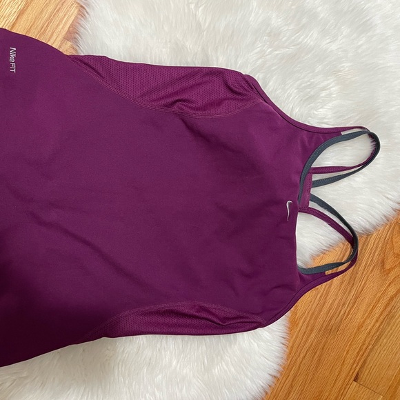 Nike built in bra top - Picture 2 of 4